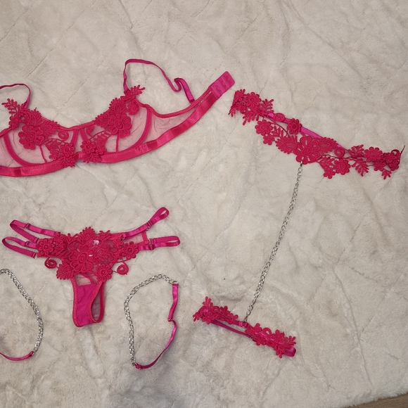 Bathing suits - Picture 5 of 5